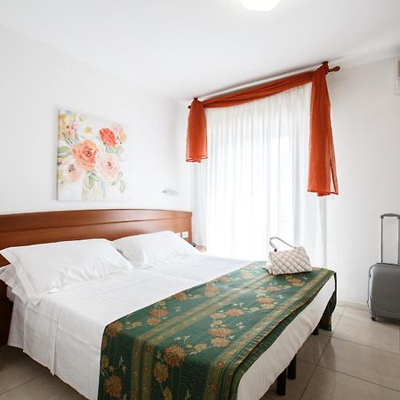 Hotel Ada Ріміні Екстер'єр фото