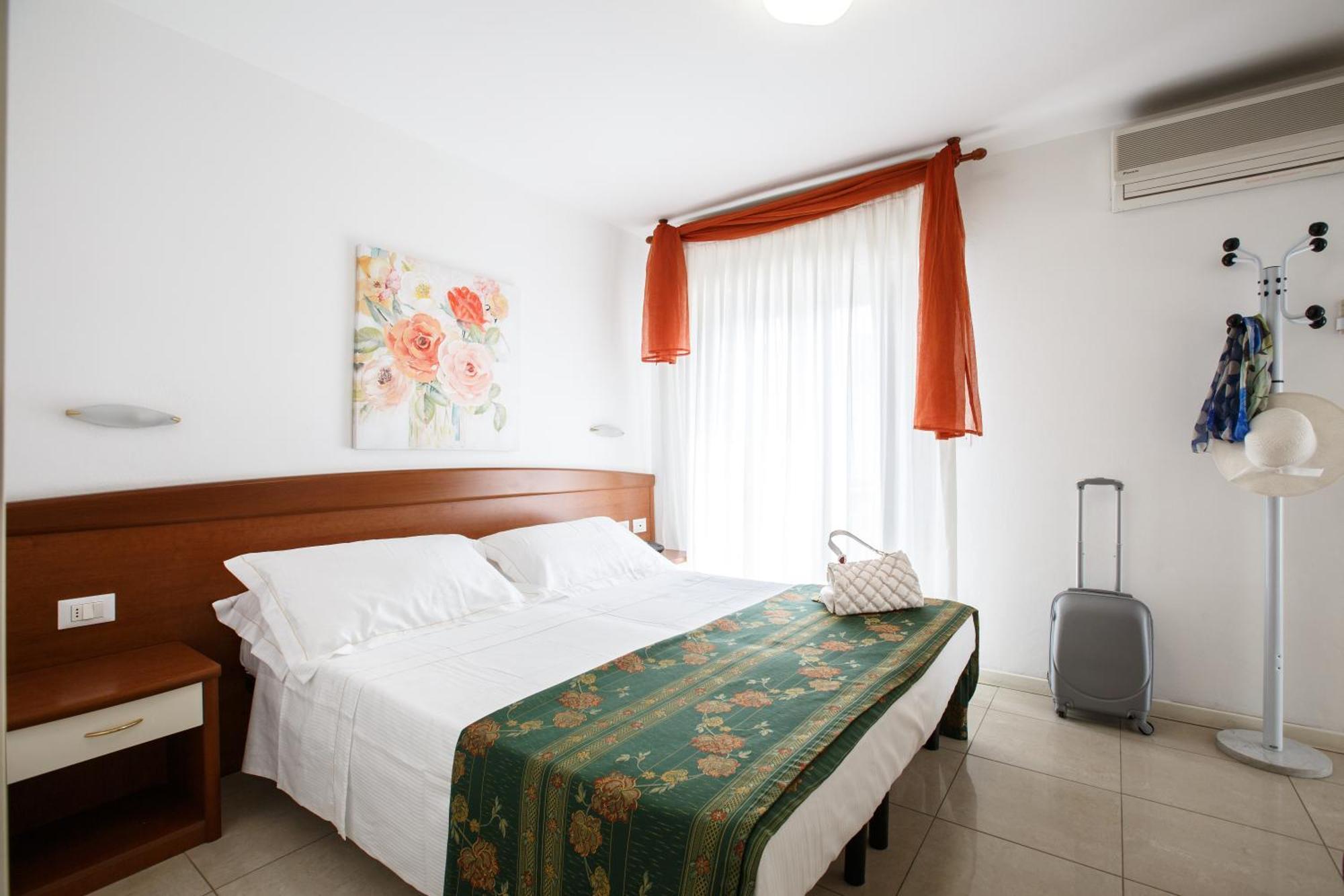 Hotel Ada Ріміні Екстер'єр фото